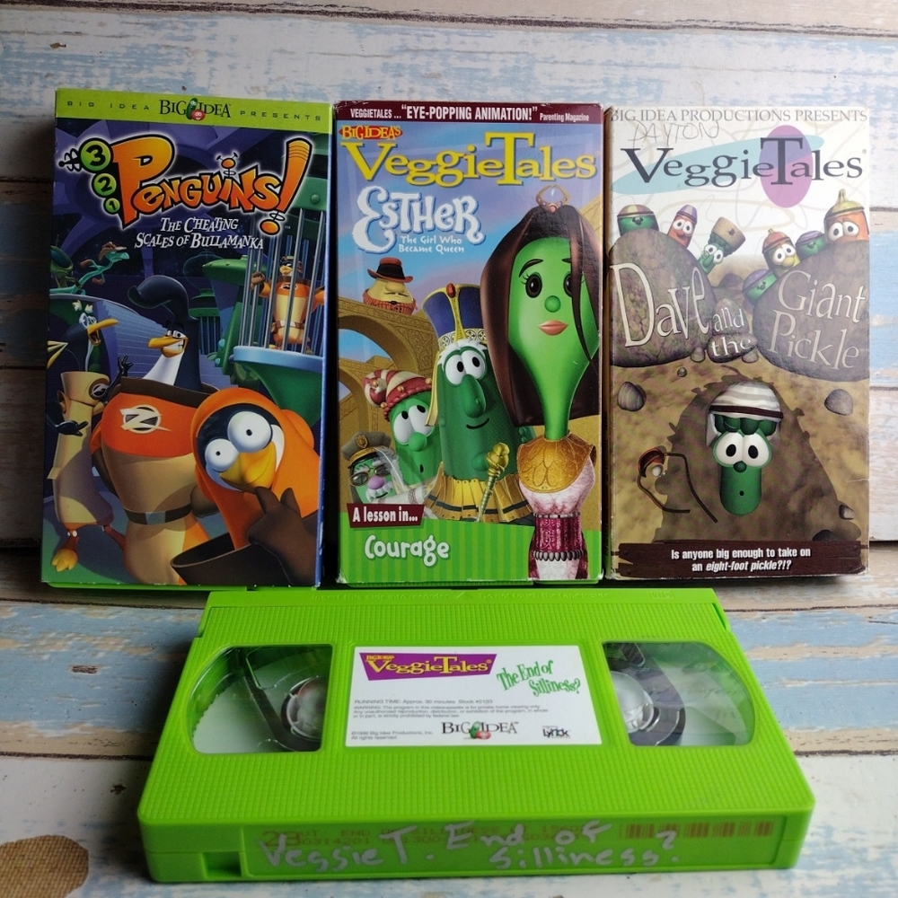 4-VHS Tapes 3 Veggie tales Dave and the Giant Pickle Esther The End of Silliness